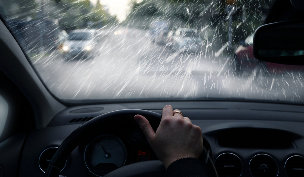 preventing auto glass damage in extreme climates