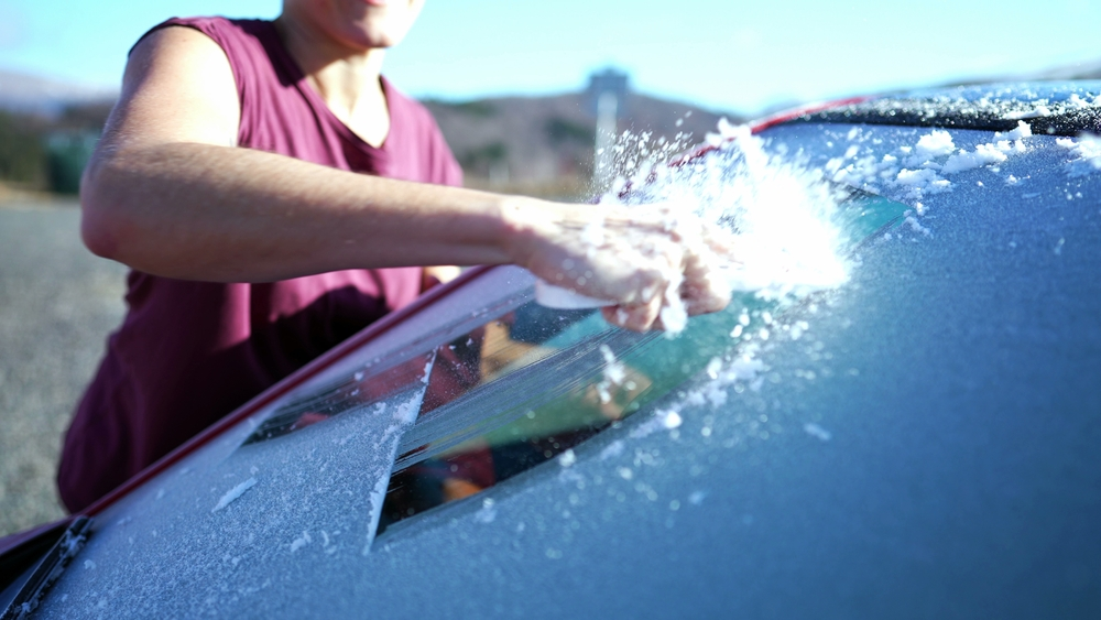 windshield scrapping image 